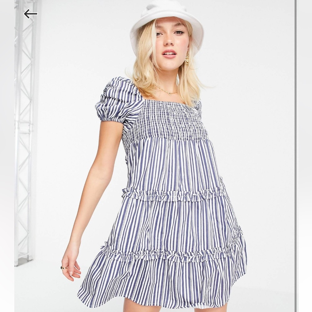 NWT  Influence Size 6 TIERED MINI DRESS IN NAVY STRIPE-BLUES